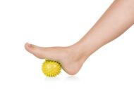 Масажний м'яч з шипами Qmed Massage Balls 8 см, жовтий - Зображення 2